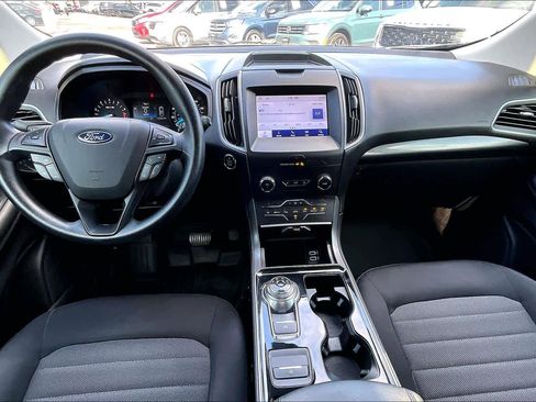 Used 2020 Ford Edge SE image 15