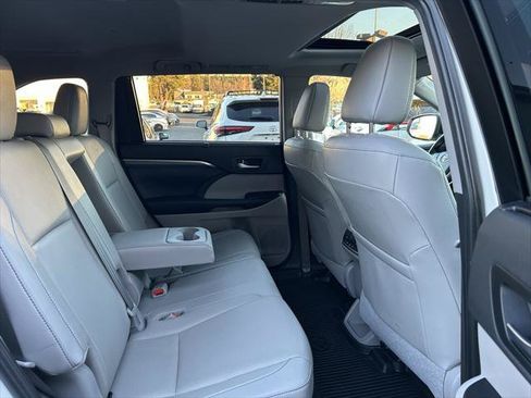 Certified 2019 Toyota Highlander Limited AWD/4WD image 14