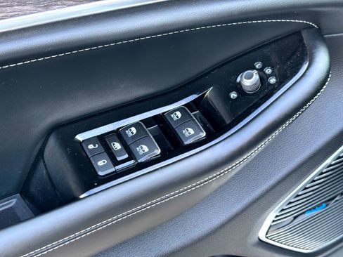 Used 2021 Jeep Grand Cherokee L Overland w/ Advanced Protech Group III image 17