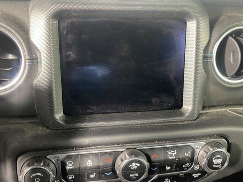 Used 2023 Jeep Wrangler Unlimited Rubicon 4xe w/ Cold Weather Group AWD/4WD image 17