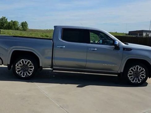 Used 2024 GMC Sierra 1500 Denali Ultimate image 9