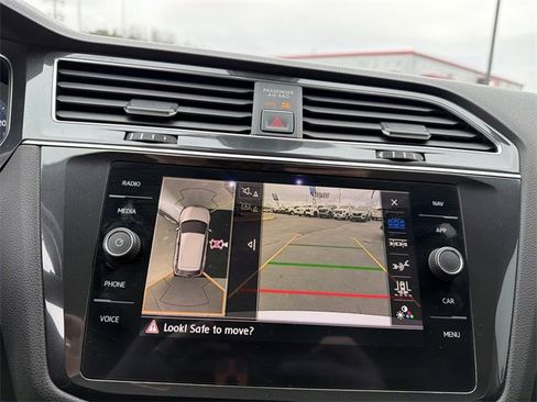 Used 2018 Volkswagen Tiguan SEL Premium image 28