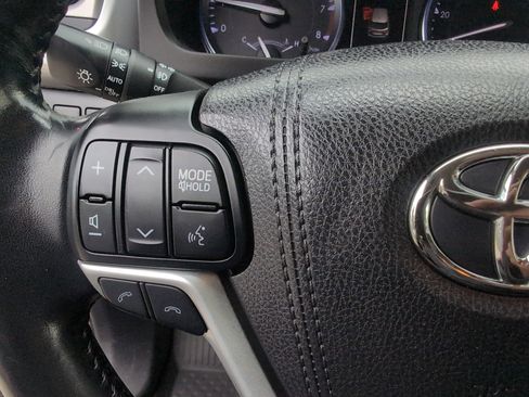 Used 2017 Toyota Highlander FWD V6 image 19