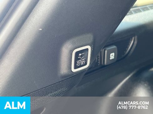 Used 2025 Jeep Grand Cherokee Altitude AWD/4WD image 24