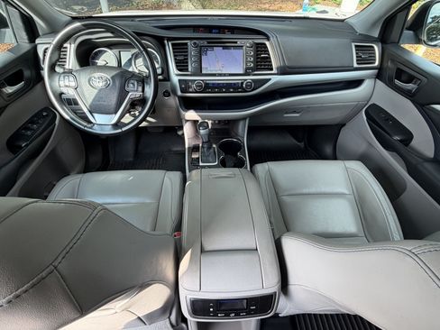 Used 2018 Toyota Highlander XLE FWD image 35