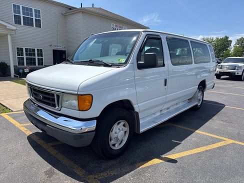 Used 2007 Ford E-350 and Econoline 350 XL RWD image 2