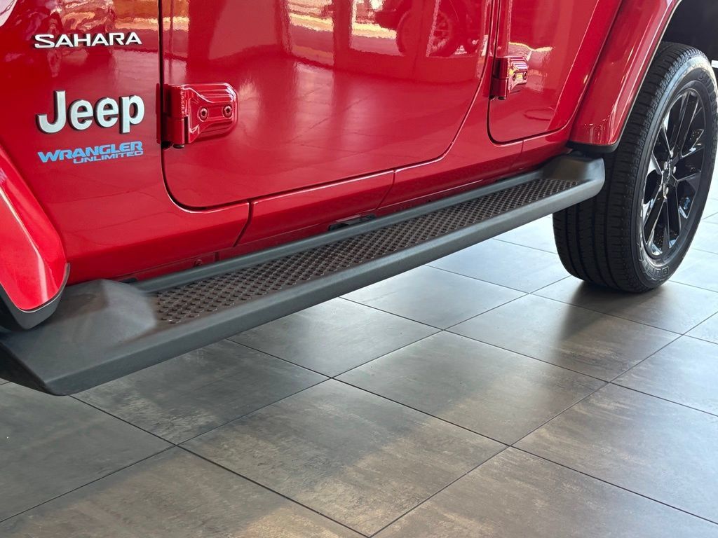 Used 2022 Jeep Wrangler Unlimited Sahara AWD/4WD image 10