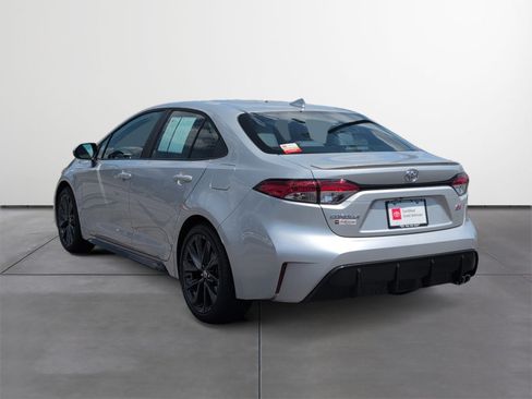 Certified 2026 Toyota Corolla SE FWD image 4