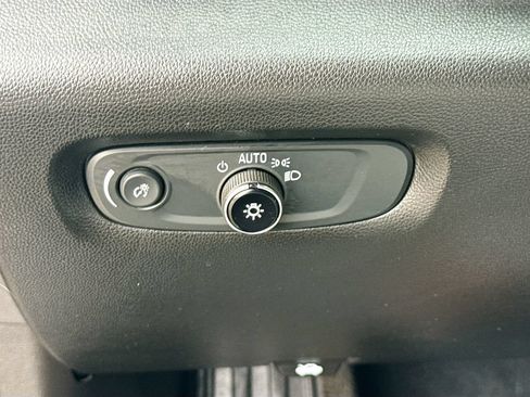 Used 2023 Chevrolet Traverse RS FWD image 10