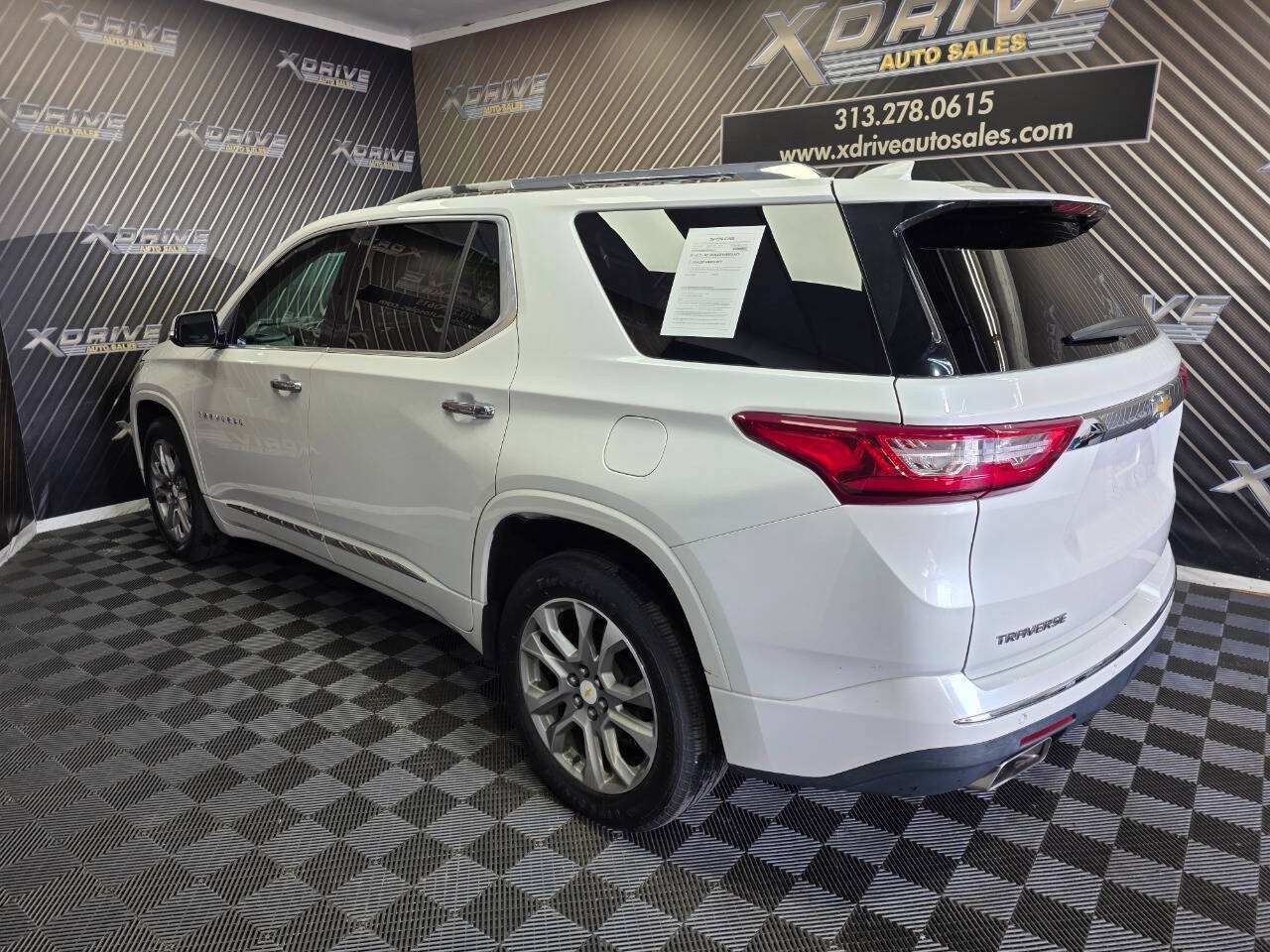 Used 2018 Chevrolet Traverse Premier w/ Driver Confidence II Package FWD image 9