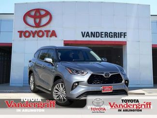 Used 2024 Toyota Highlander Platinum video 1
