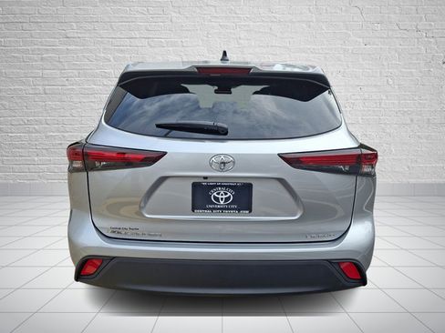 Certified 2025 Toyota Highlander LE AWD/4WD image 5