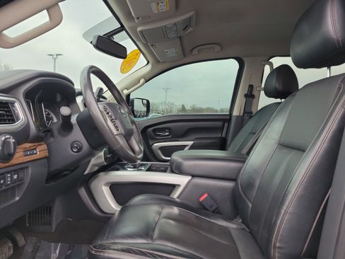 Used 2017 Nissan Titan SL image 15