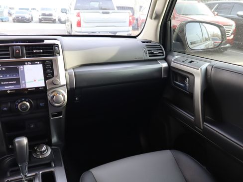 Used 2022 Toyota 4Runner SR5 Premium image 13