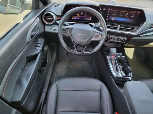Used 2025 Chevrolet Trax RS w/ Driver Confidence Package FWD image 17