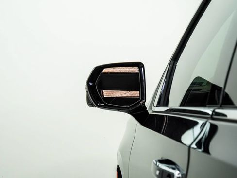 Used 2023 Chevrolet Tahoe Premier AWD/4WD image 15
