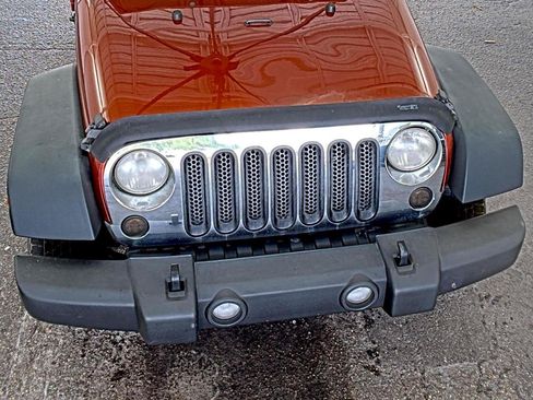 Used 2014 Jeep Wrangler Unlimited Sport w/ Connectivity Group AWD/4WD image 6
