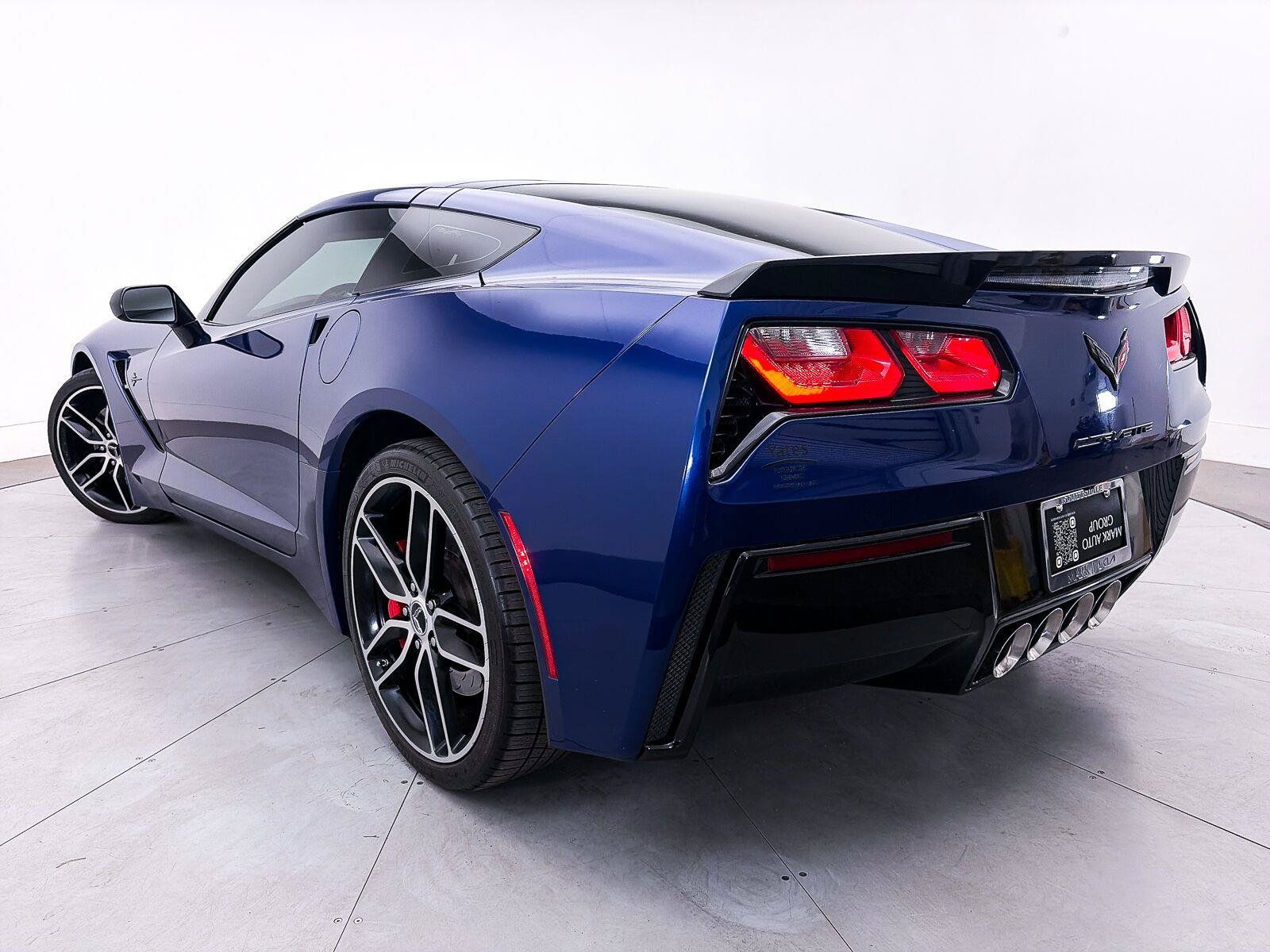 Used 2017 Chevrolet Corvette Stingray Coupe RWD image 3