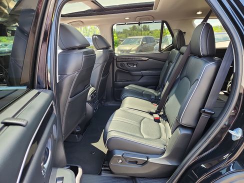 Used 2023 Honda Pilot Elite image 11