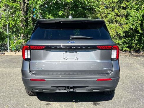 Used 2026 Ford Explorer Active AWD/4WD image 7