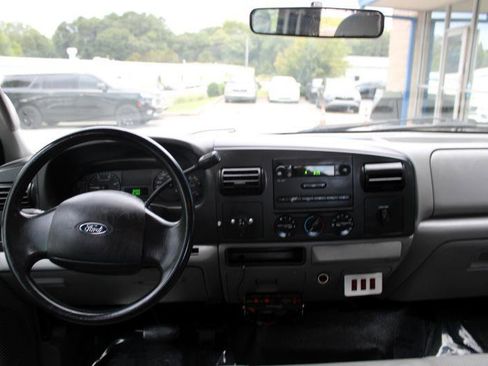 Used 2006 Ford F250 Lariat image 9