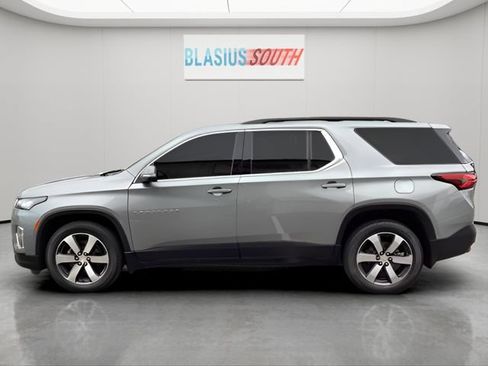 Used 2023 Chevrolet Traverse LT w/ LT Premium Package AWD/4WD image 6
