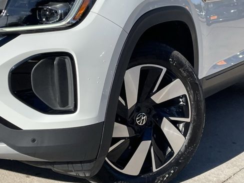 Used 2024 Volkswagen Atlas Cross Sport SE image 10