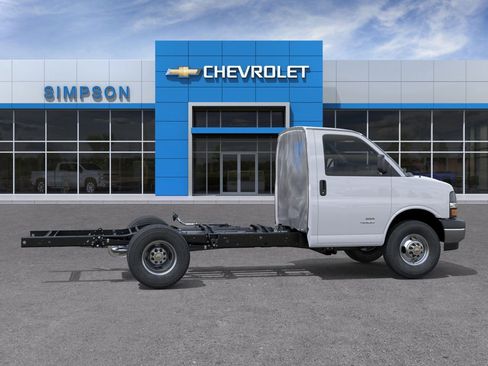New 2025 Chevrolet Express 3500 Work Van w/ Power Convenience Package image 33