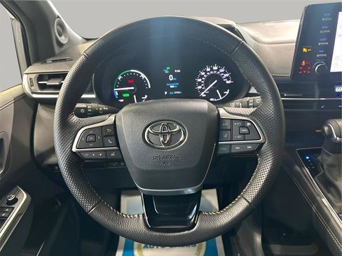 Used 2023 Toyota Sienna XLE Woodland Edition AWD/4WD image 17