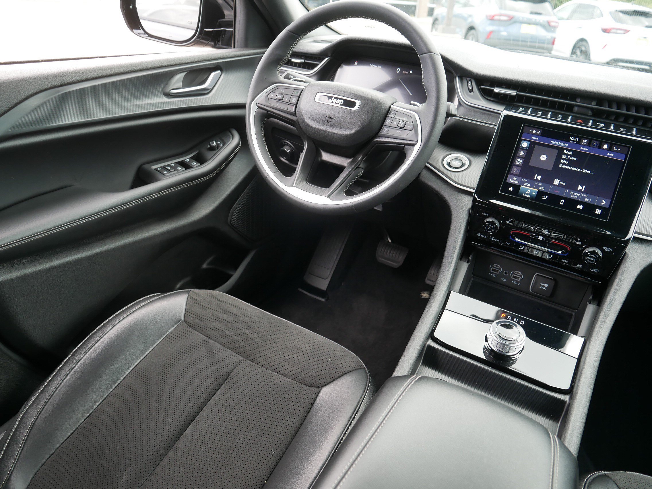 Used 2023 Jeep Grand Cherokee L Laredo AWD/4WD image 9