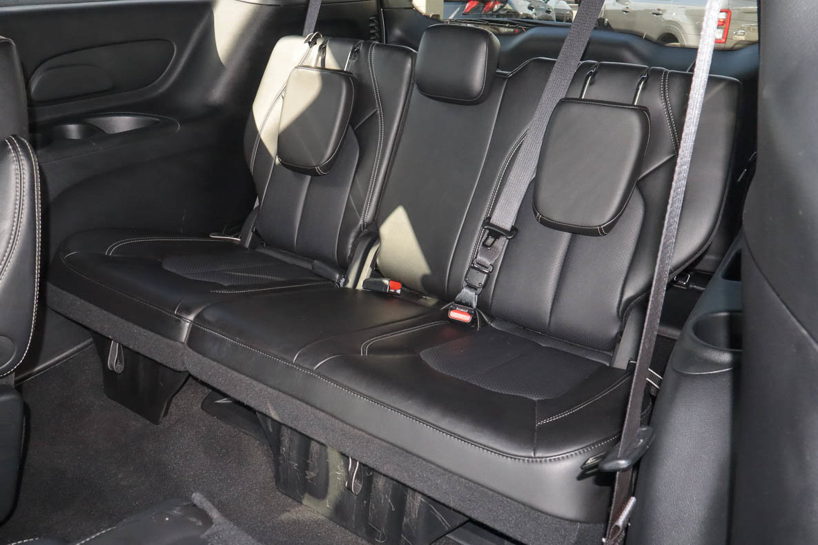 Used 2026 Chrysler Pacifica Select FWD image 9