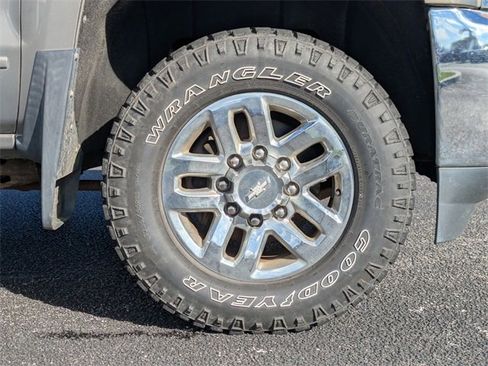 Used 2017 Chevrolet Silverado 2500 LT w/ LT Convenience Package image 11