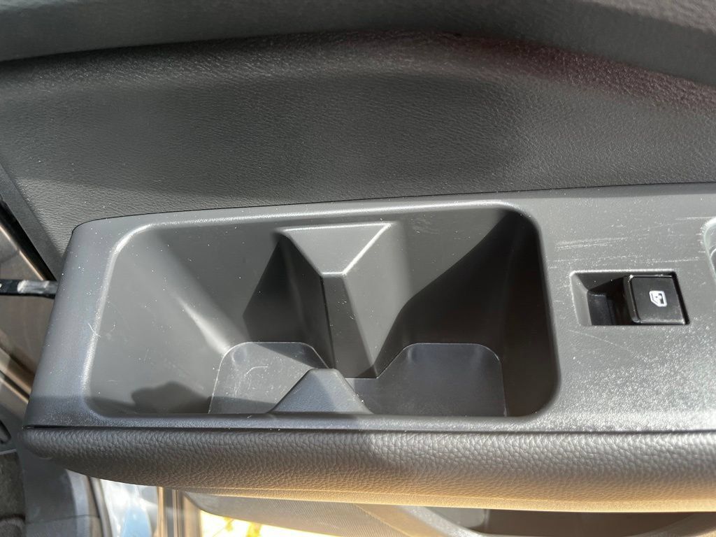 Used 2025 Nissan Pathfinder SV AWD/4WD image 32