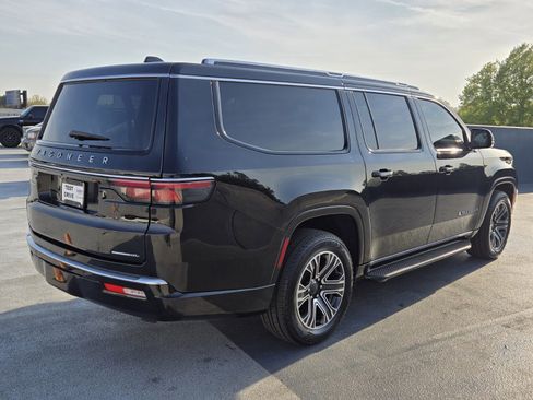 Used 2023 Jeep Wagoneer L Series II image 11