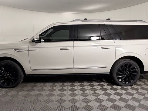 Used 2021 Lincoln Navigator L Reserve AWD/4WD image 4