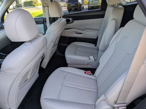 Used 2023 Kia Sorento SX Prestige w/ Panoramic Sunroof Package image 13