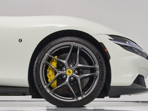 Used 2021 Ferrari Roma RWD image 15