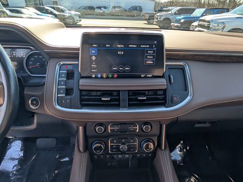 Used 2021 Chevrolet Suburban High Country w/ Premium Package image 21