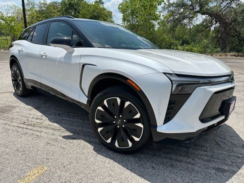 New 2025 Chevrolet Blazer EV RS RWD image 9