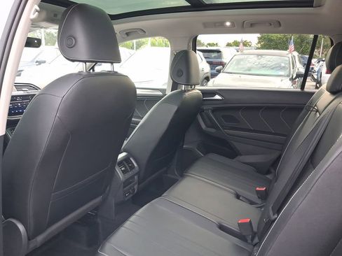 Certified 2024 Volkswagen Tiguan SE FWD image 7