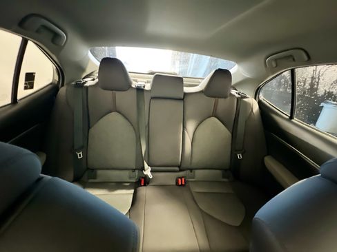 Used 2020 Toyota Camry LE FWD image 32