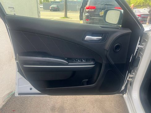Used 2022 Dodge Charger SXT RWD image 11
