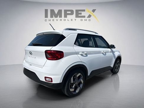 Used 2025 Hyundai Venue SEL FWD image 5