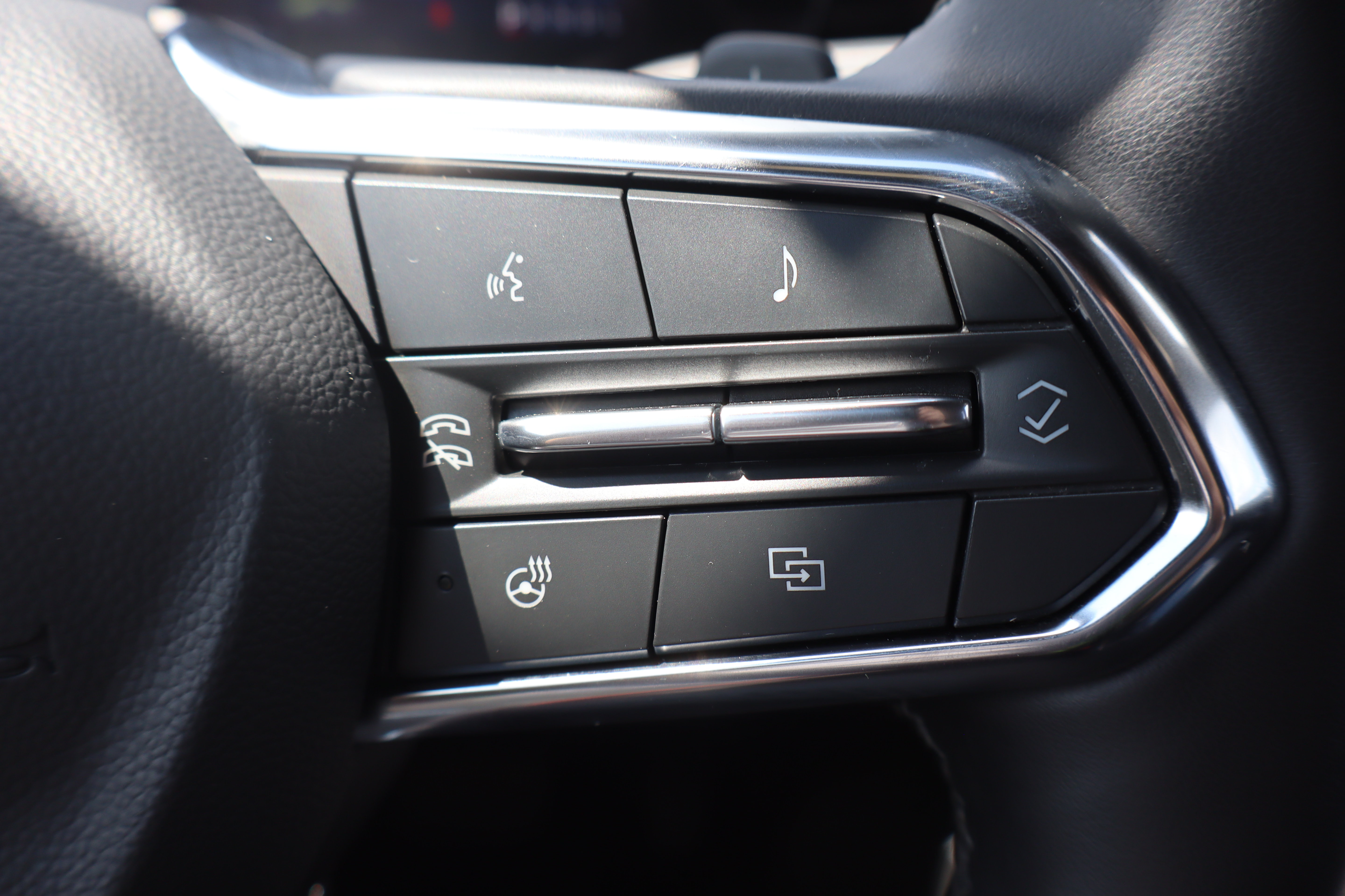 Used 2026 Chevrolet Equinox LT FWD image 16