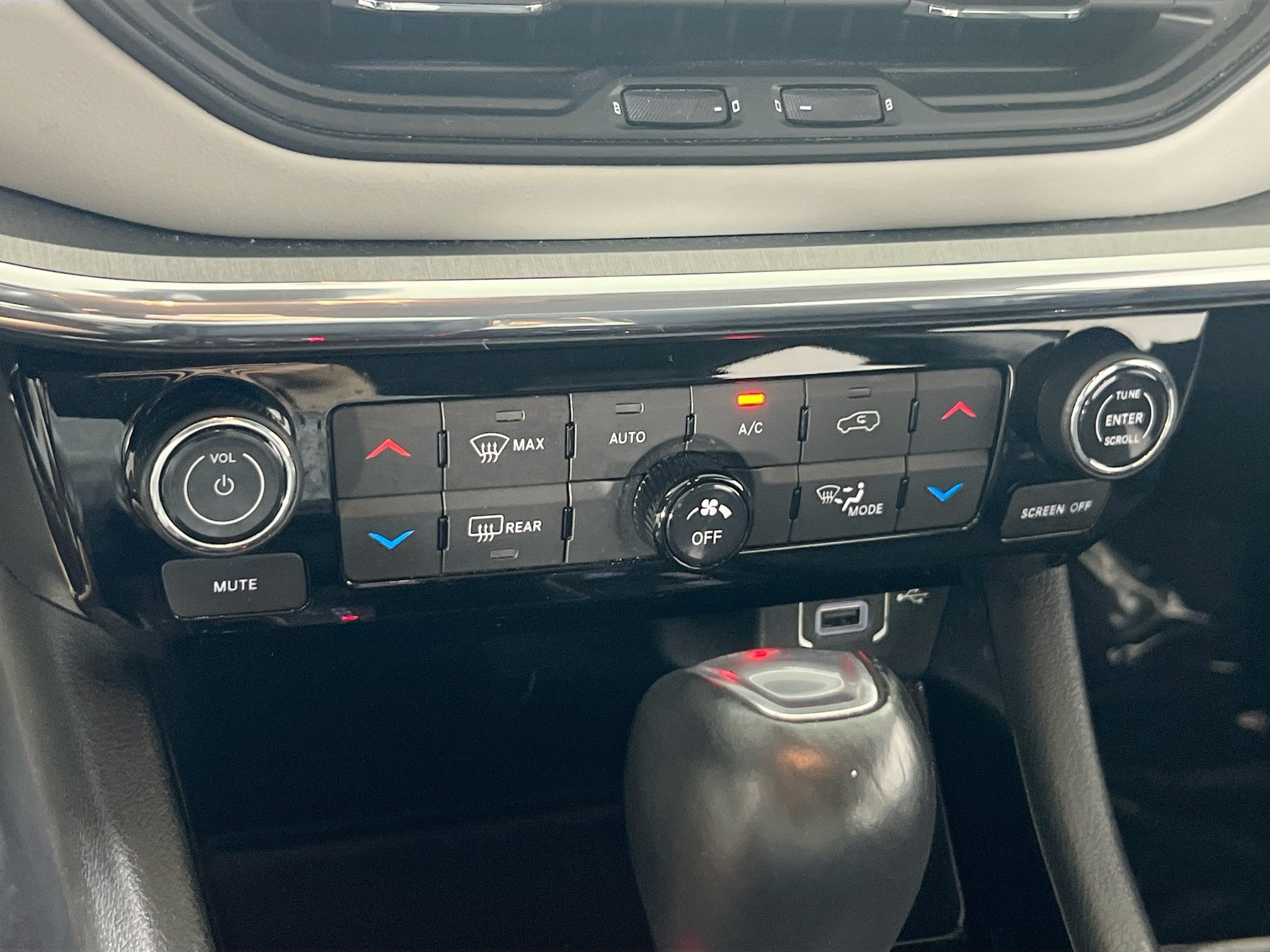Used 2022 Jeep Compass Limited AWD/4WD image 15