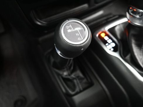 Used 2024 Jeep Gladiator Sport w/ Premium Package AWD/4WD image 27