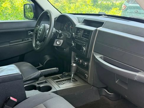 Used 2012 Jeep Liberty Sport AWD/4WD image 7