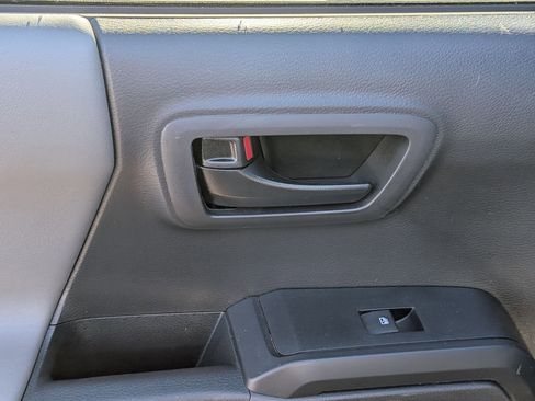 Used 2022 Toyota Tacoma SR image 24