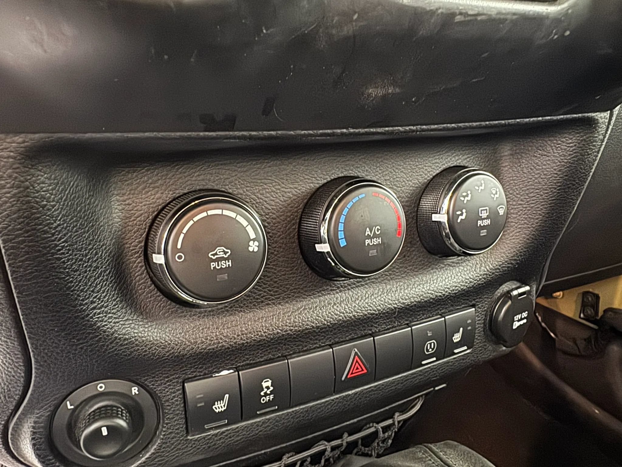 Used 2013 Jeep Wrangler Sahara w/ Connectivity Group AWD/4WD image 17