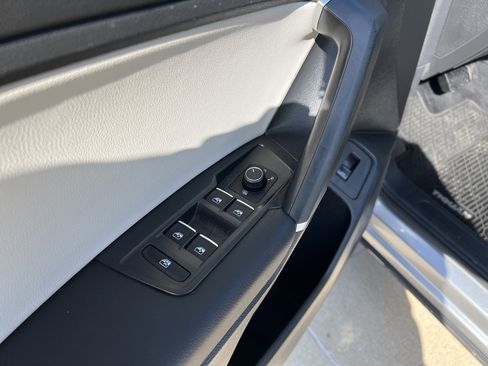 Certified 2020 Volkswagen Tiguan SEL image 14